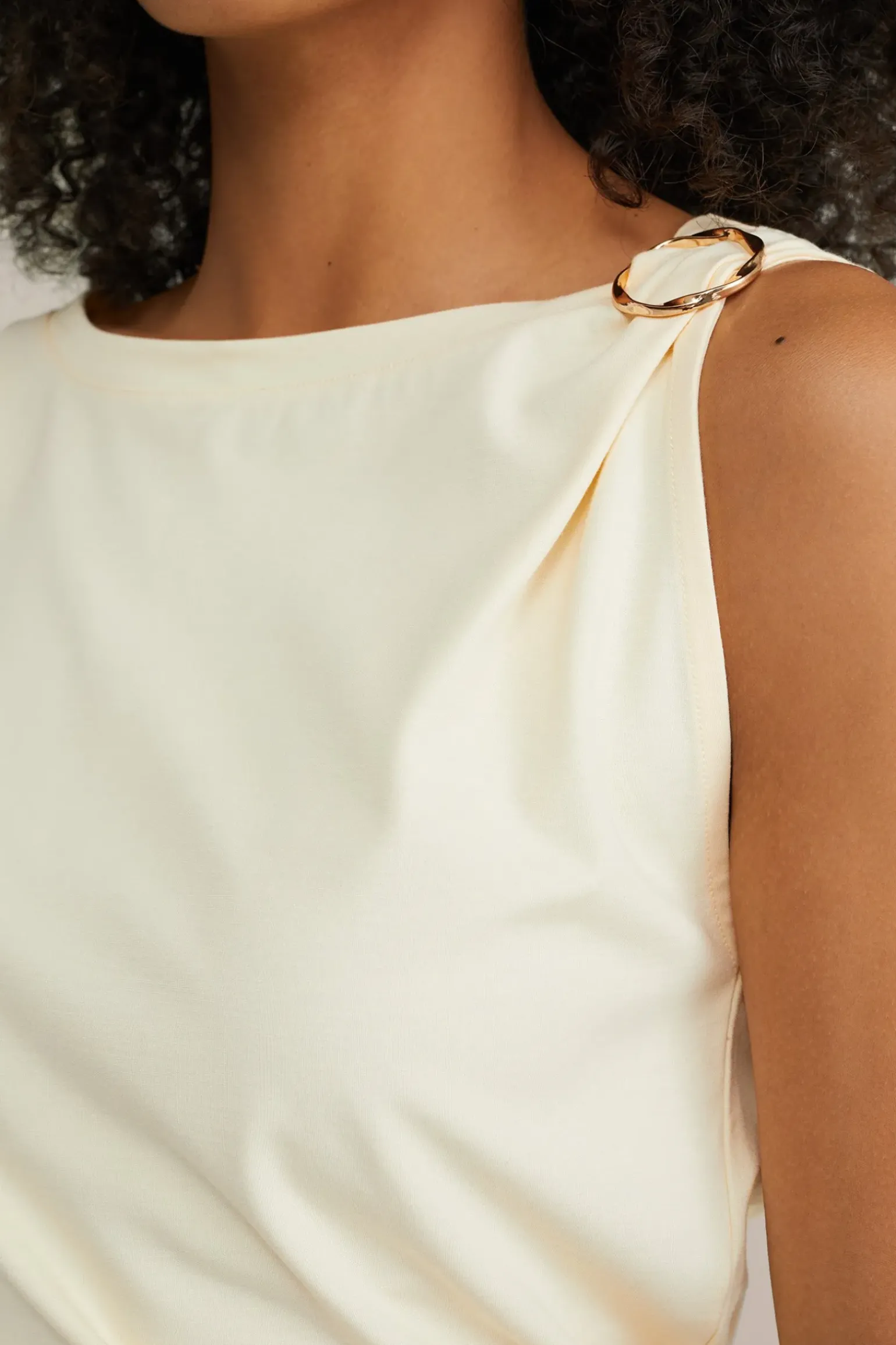 jersey top met gouden accenten