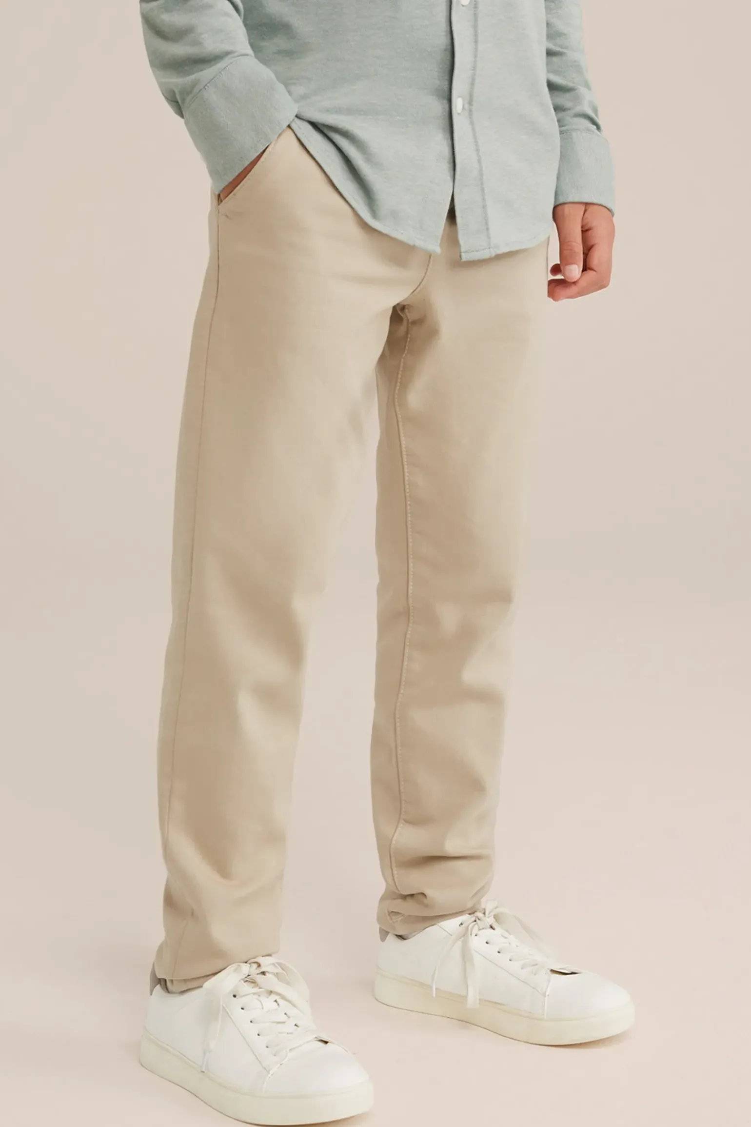 Jongens slim fit chino van jogkwaliteit