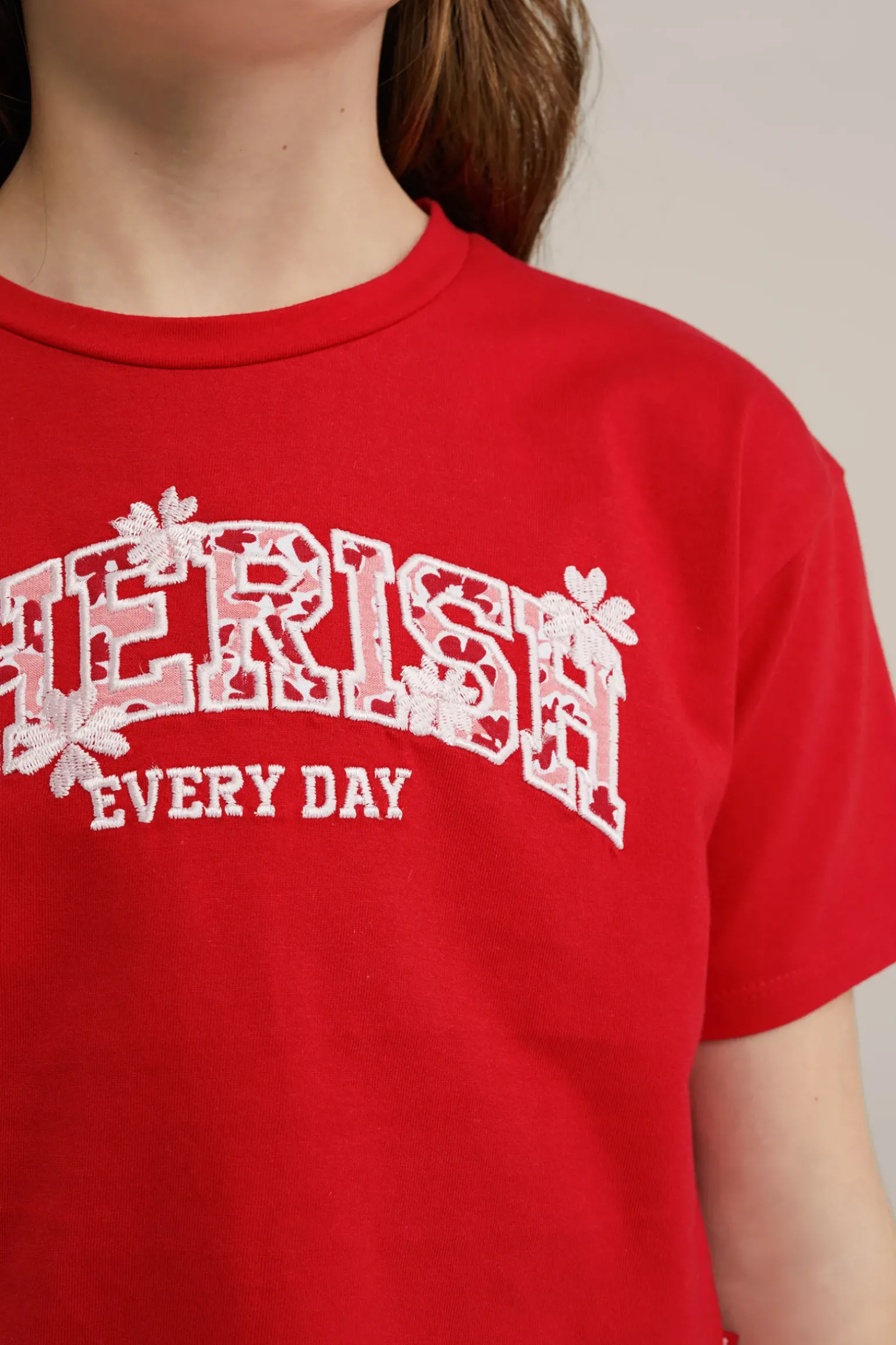 Meisjes cropped T-shirt met emroidery
