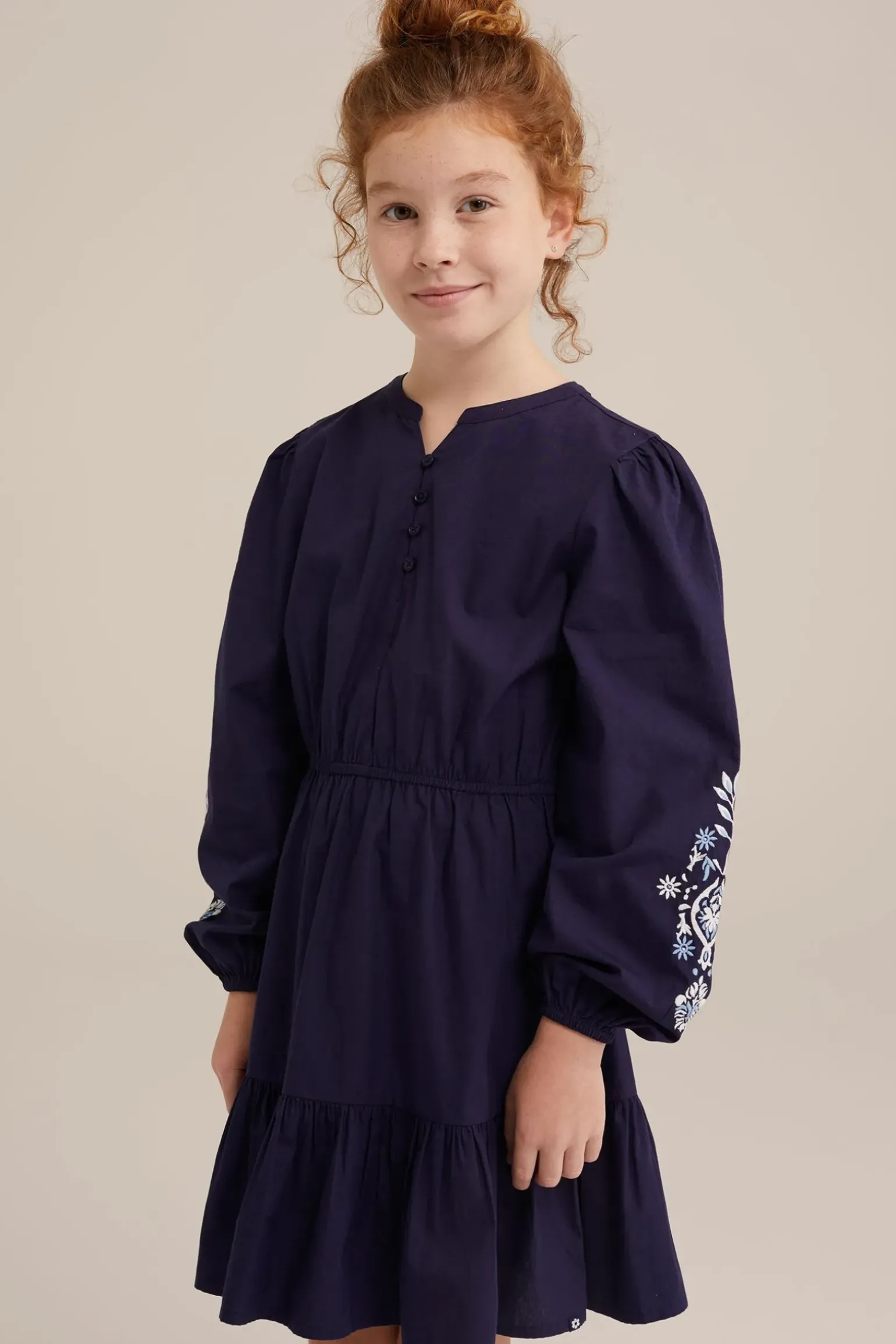 Meisjes jurk met embroideries