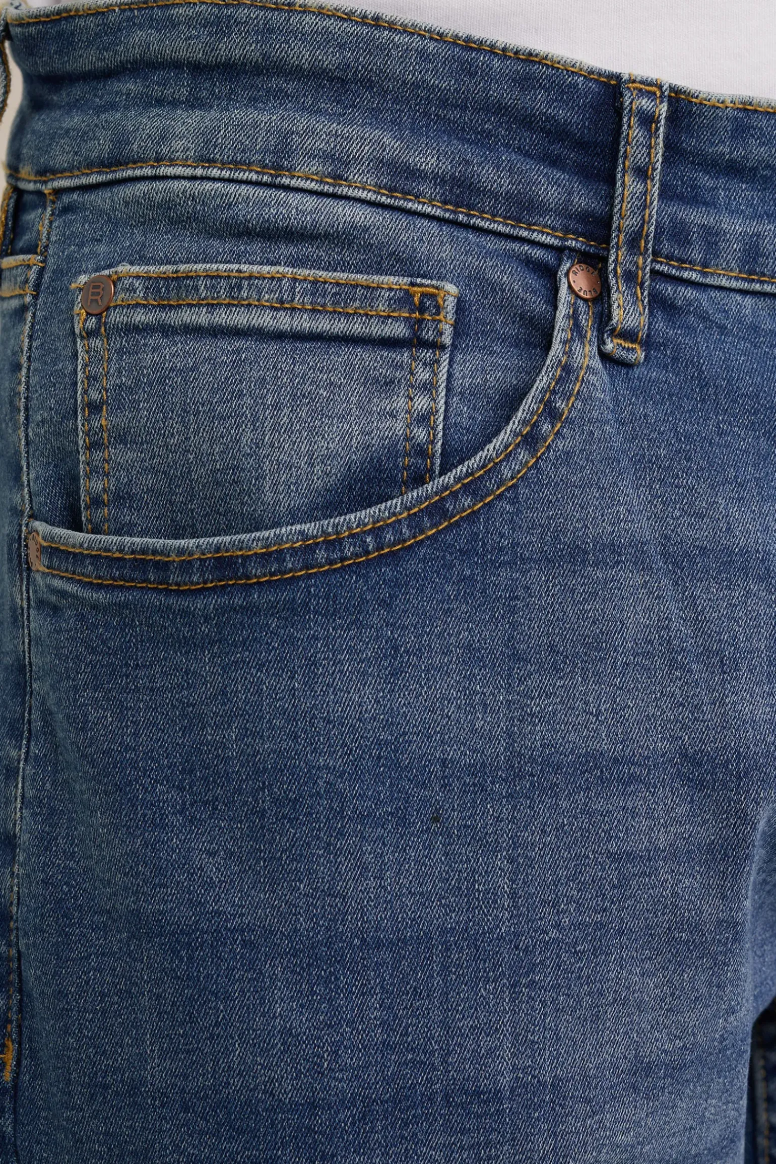 regular fit jeans met medium stretch