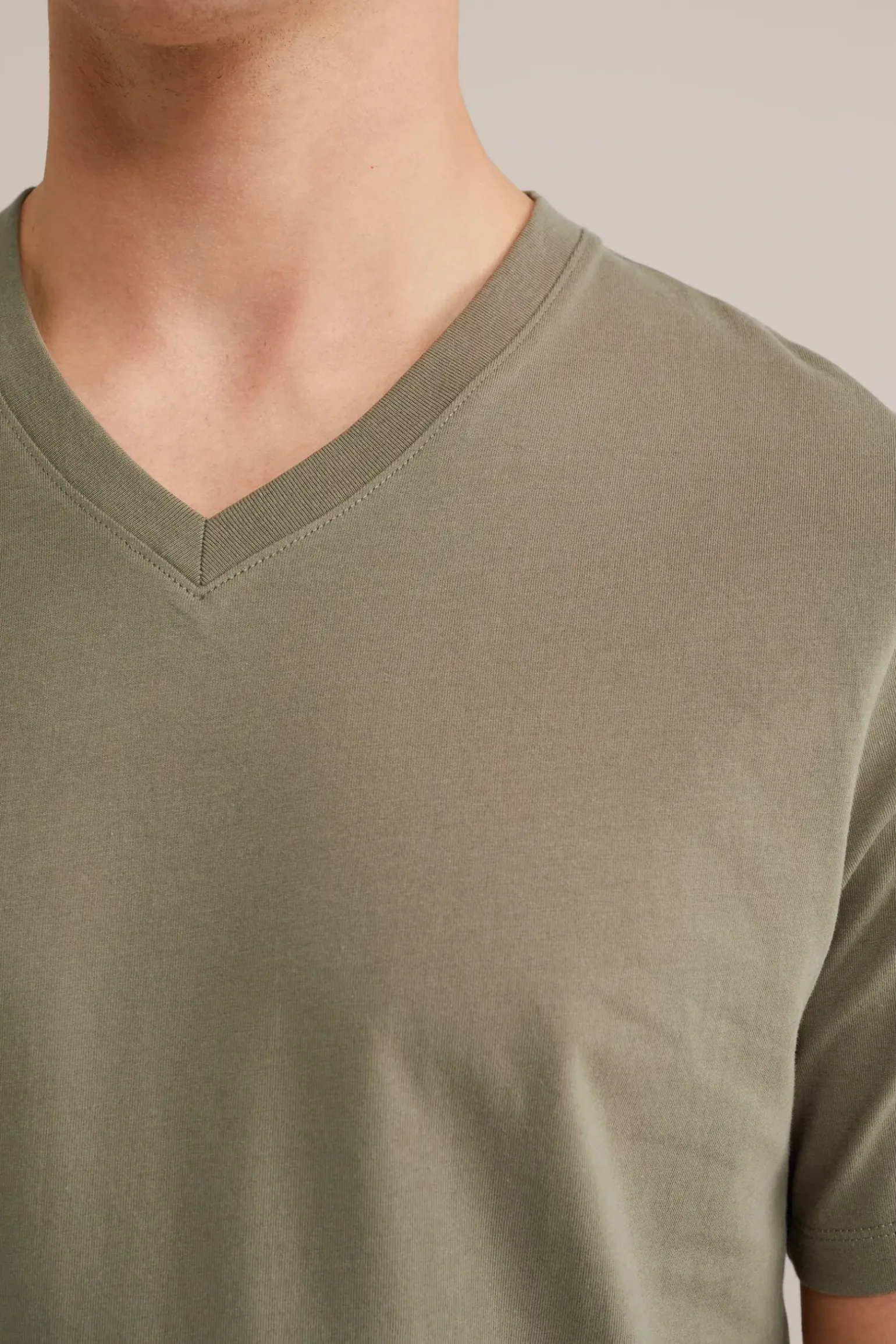 T-shirt met v-hals
